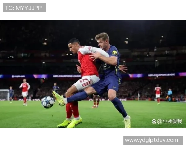 欧冠大战：那不勒斯狂胜里昂五球乌龙球引发争议与全场沸腾