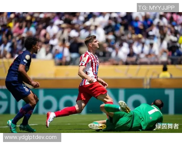 中超精彩对决那不勒斯大胜巴黎圣日耳曼引发争议判罚热议