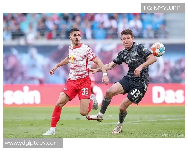 英超激战莱比锡与里昂鏖战90分钟终以平局收场逆转瞬间引发全场沸腾