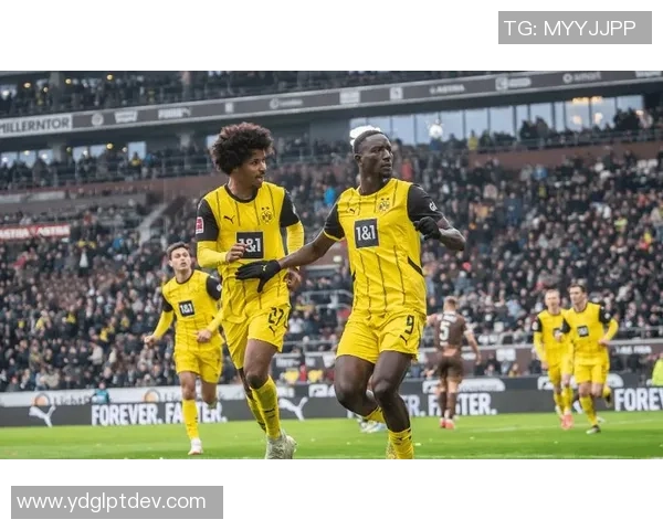 英超激战：多特蒙德险胜热刺神扑时刻成比赛转折点